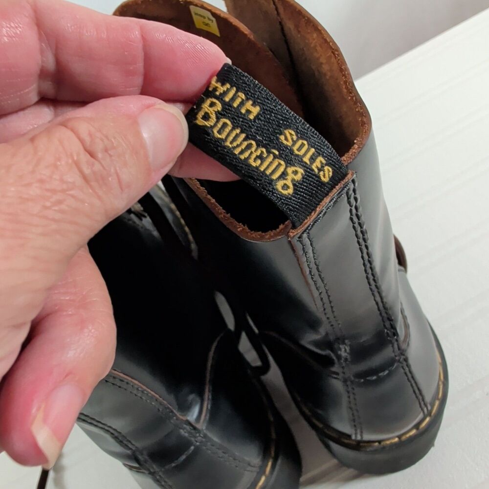 NWOT Dr Martens Leona Black Leather Platform Heeled Combat Boots Women's Size 9